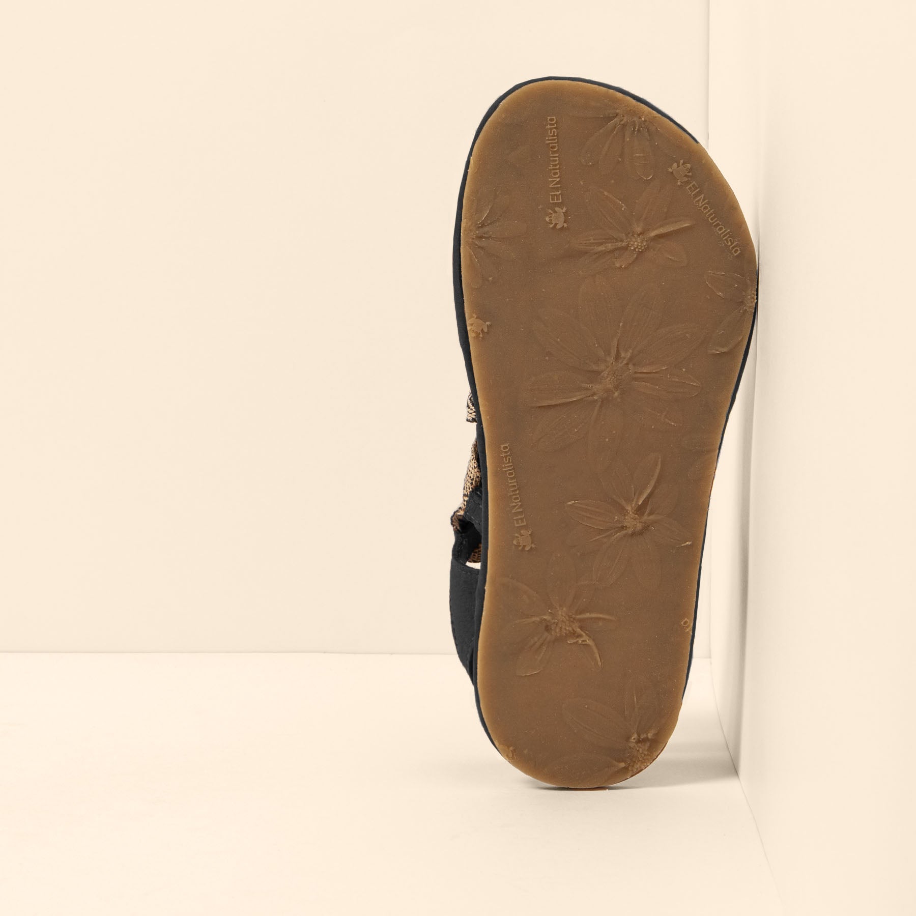 gid://shopify/Product/15700452376908_3