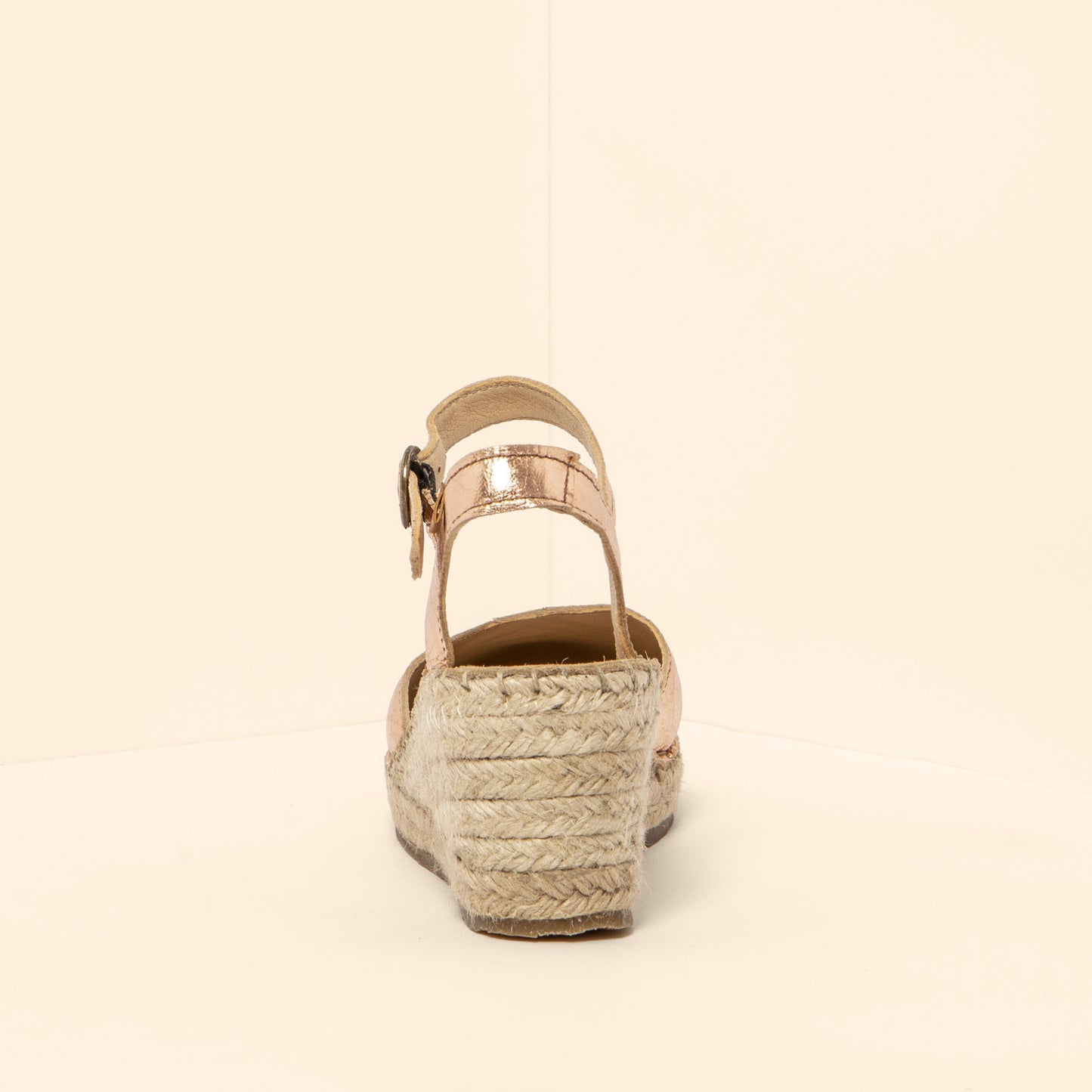 gid://shopify/Product/15699917734220_8