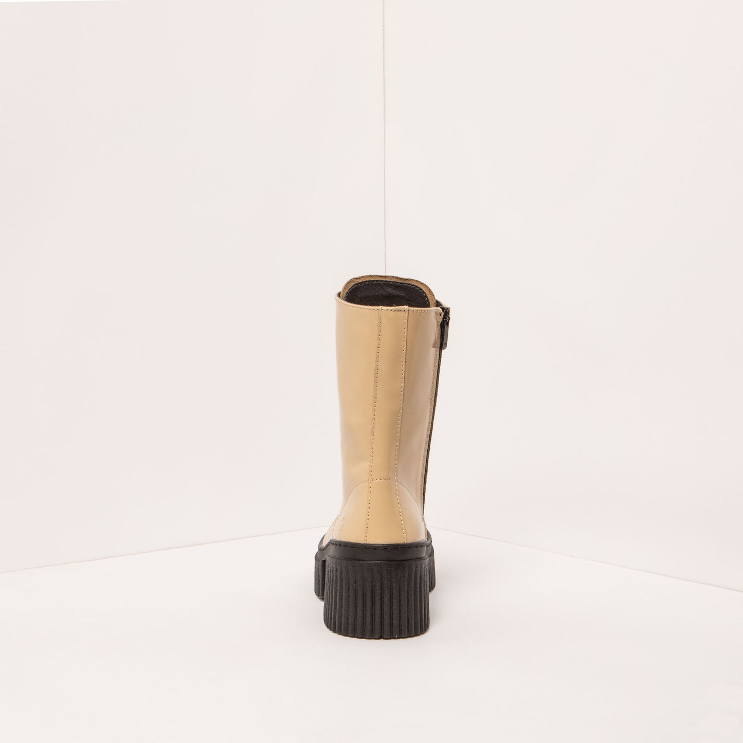 gid://shopify/Product/15693933871436_5