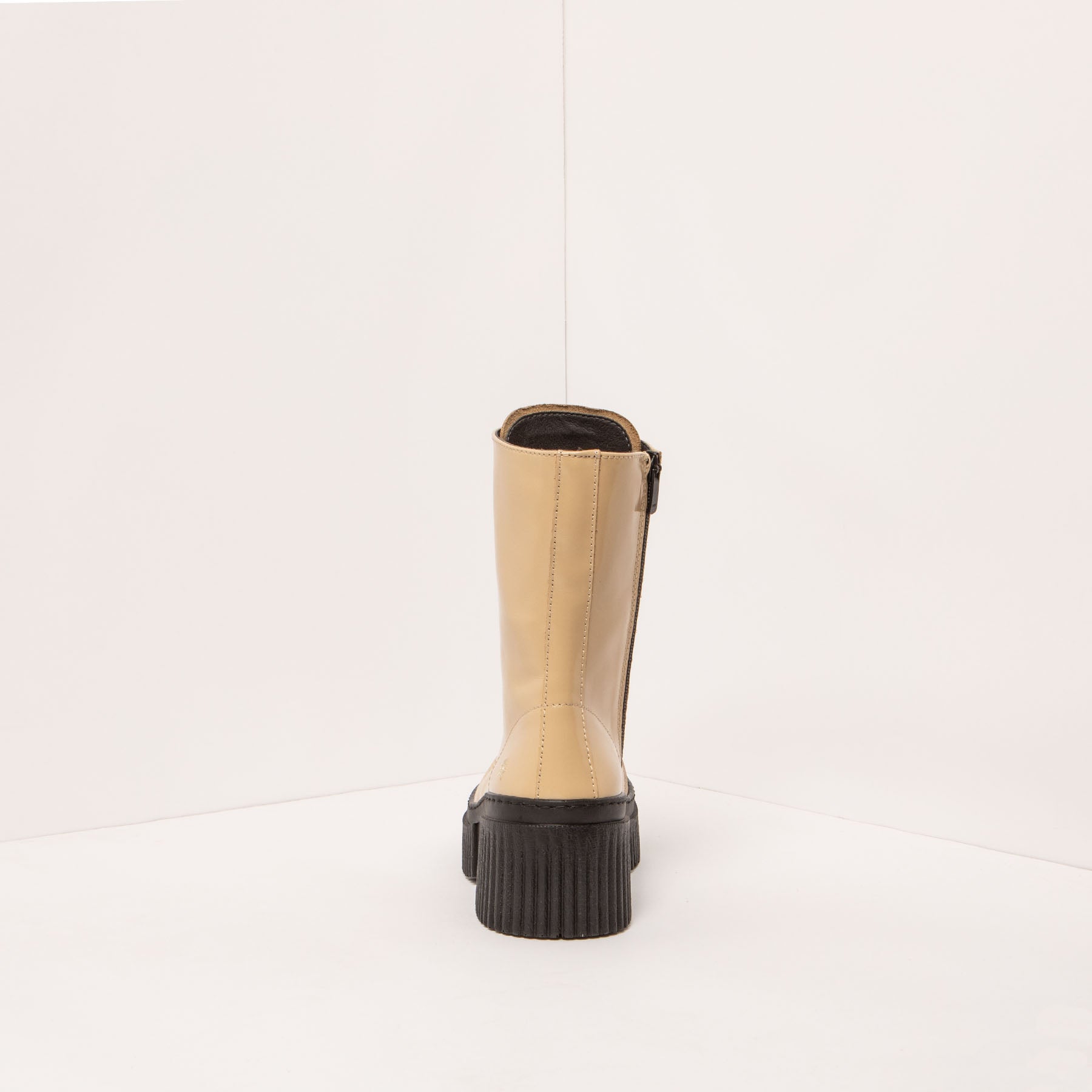 gid://shopify/Product/15693933871436_5