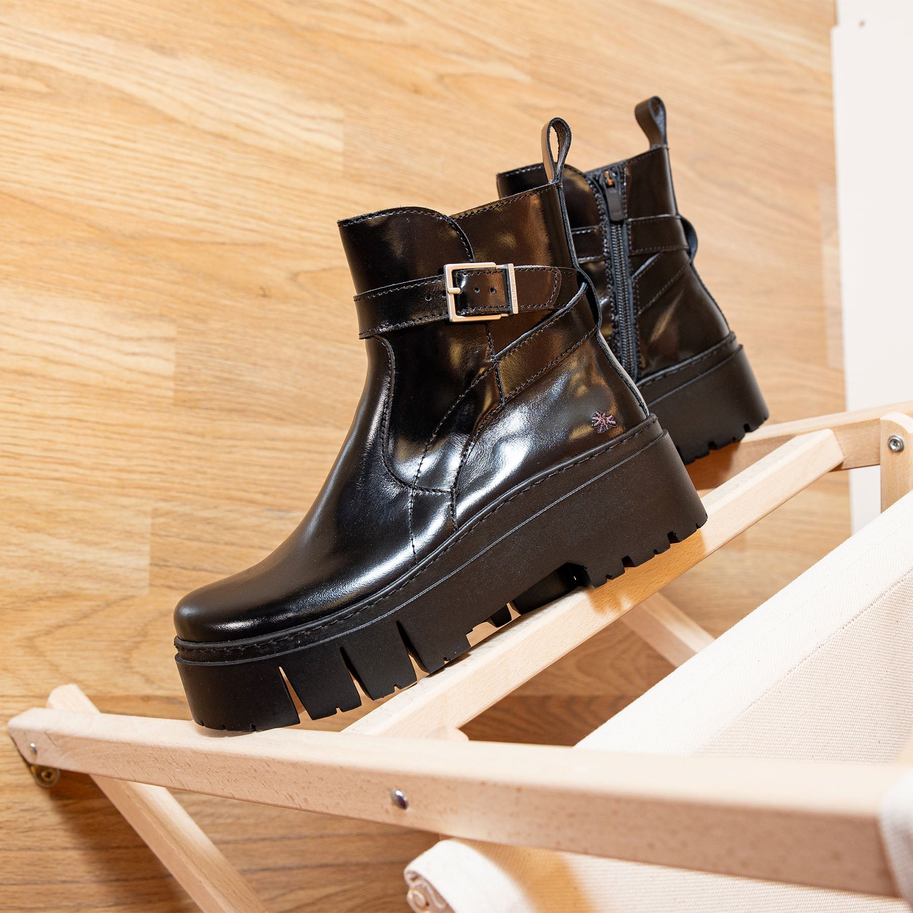 gid://shopify/Product/15694244806988_7