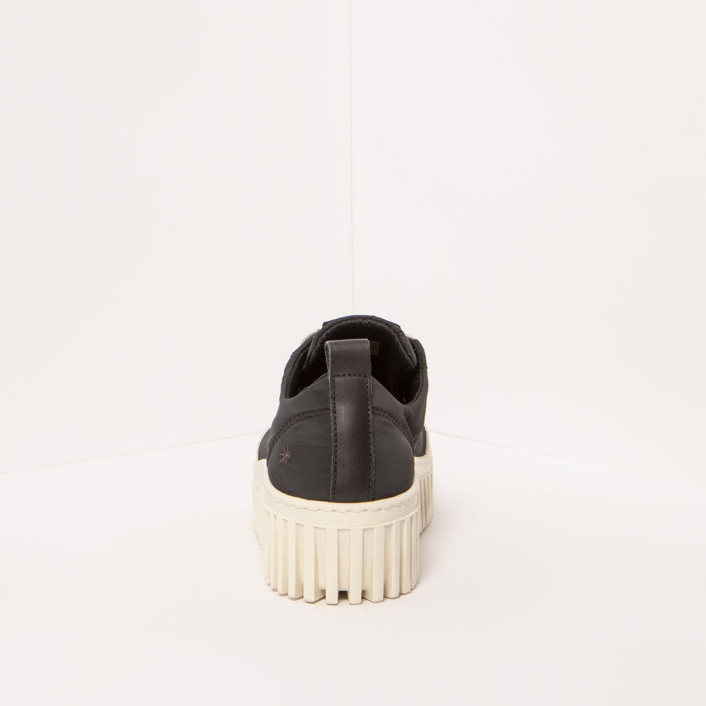 gid://shopify/Product/15785725329740_8