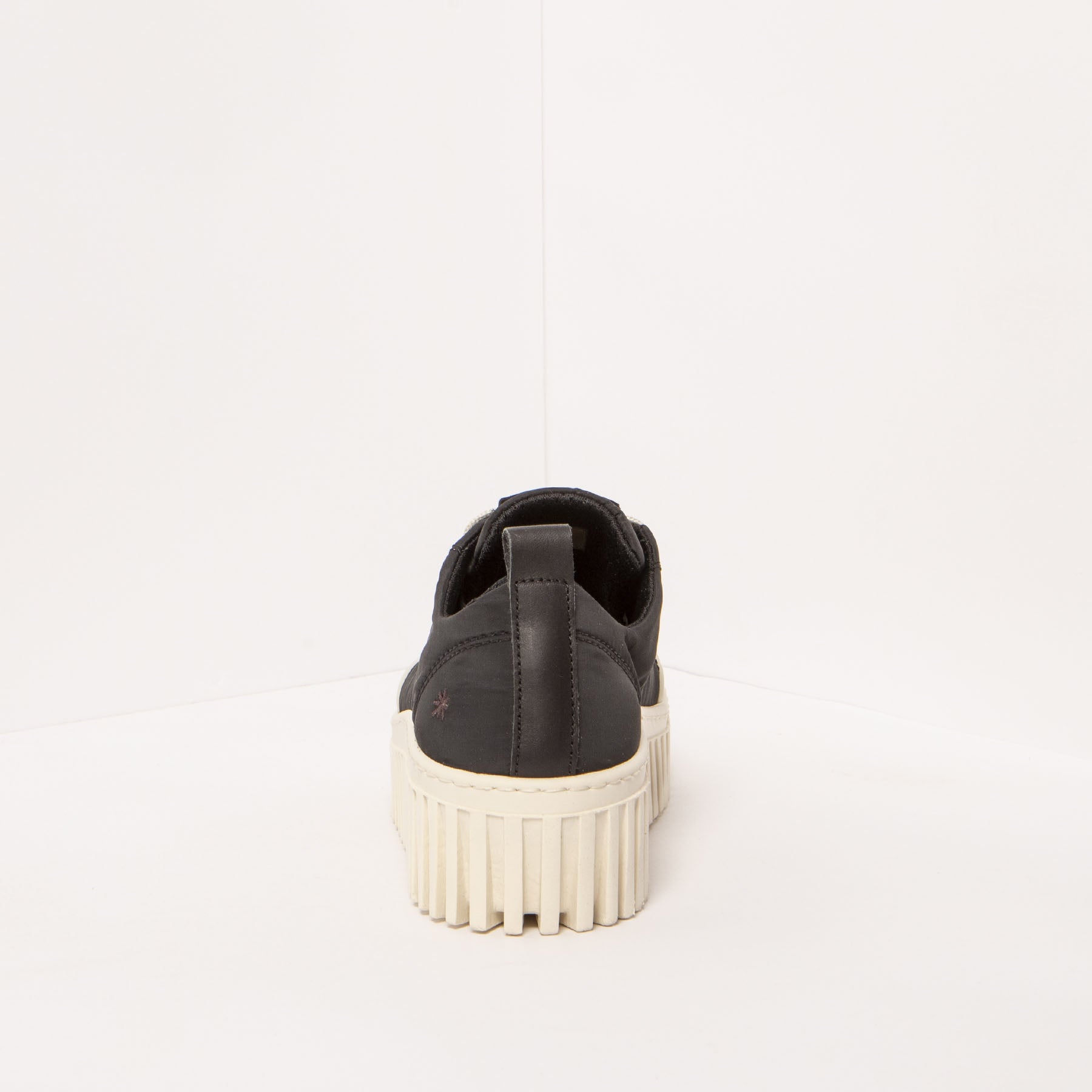 gid://shopify/Product/15785725329740_8