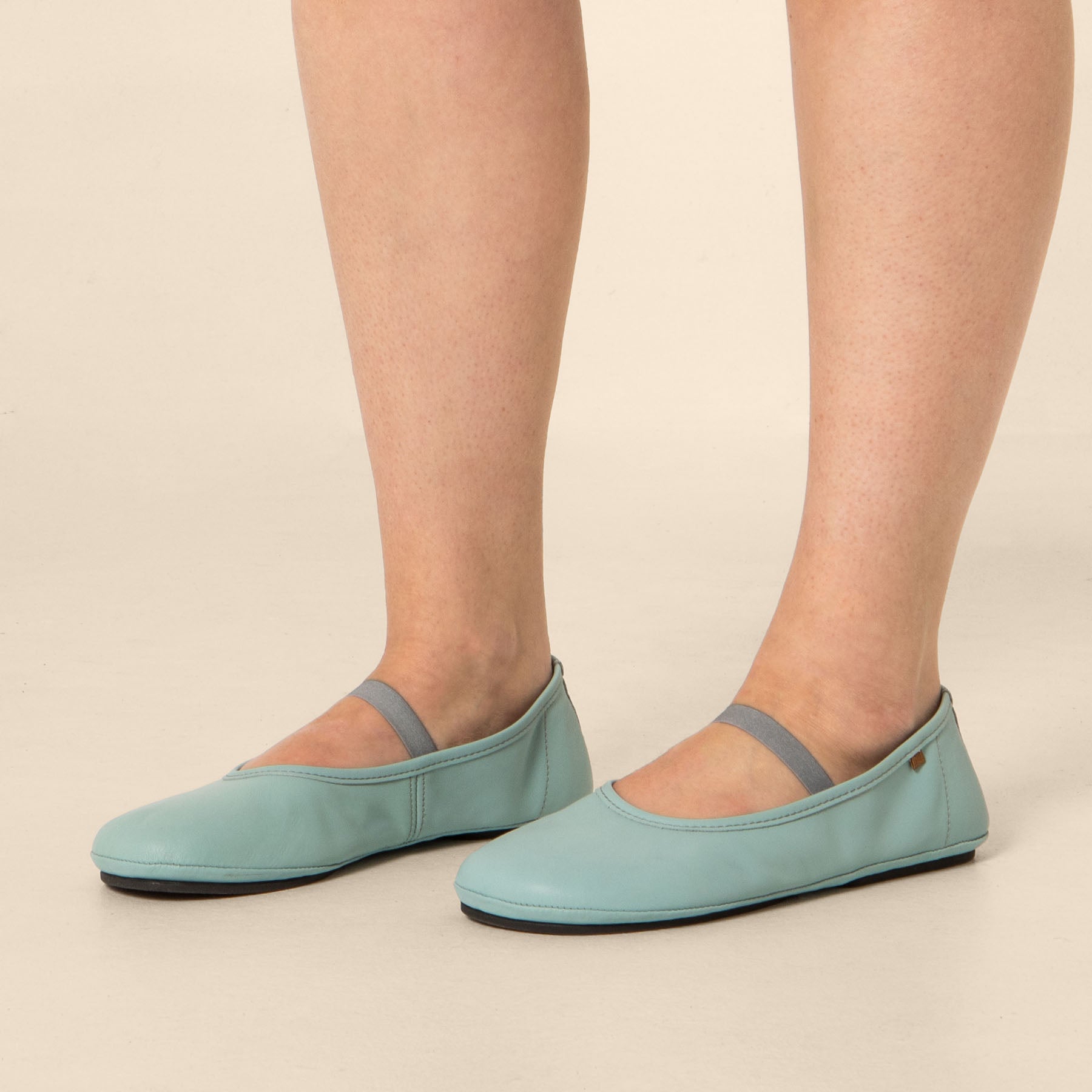 gid://shopify/Product/15700542128460_5