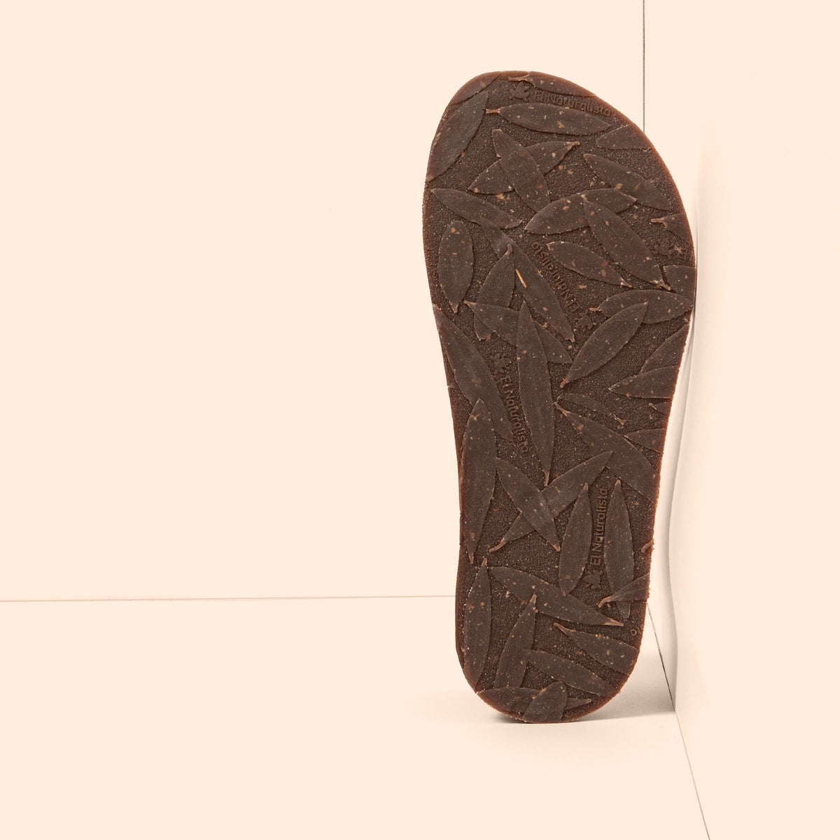 gid://shopify/Product/16124717695308_3