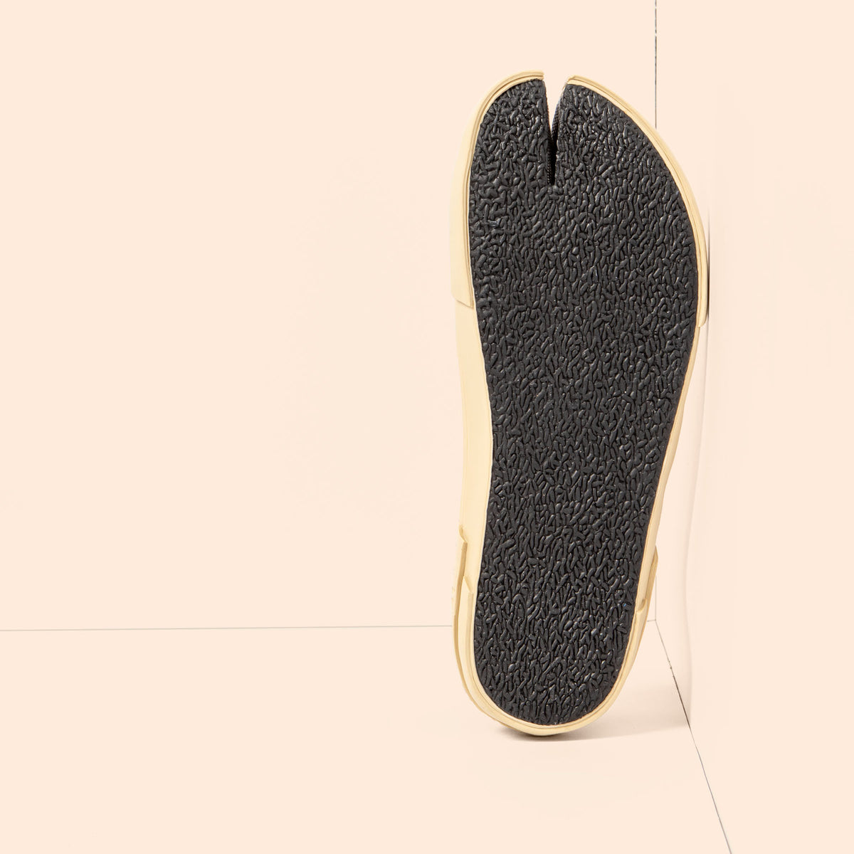 gid://shopify/Product/16124856172876_3