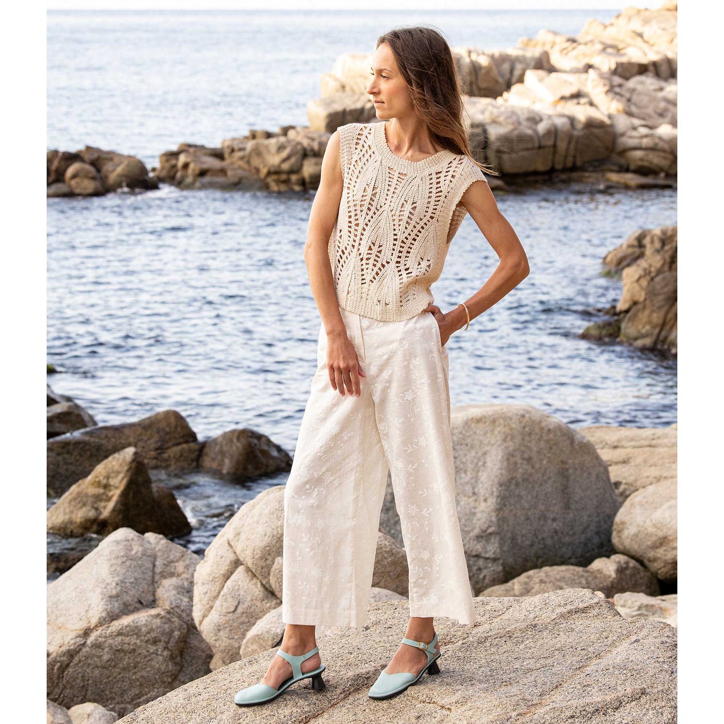 gid://shopify/Product/15700742439244_3