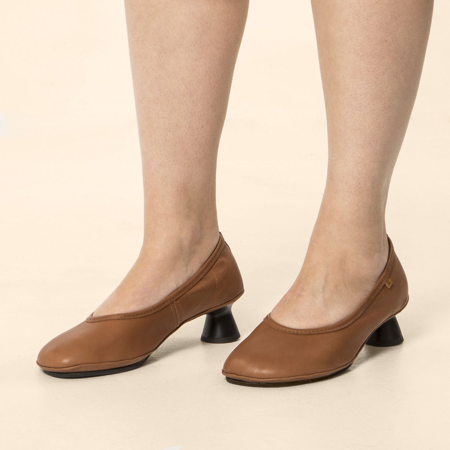 gid://shopify/Product/15700707377484_5
