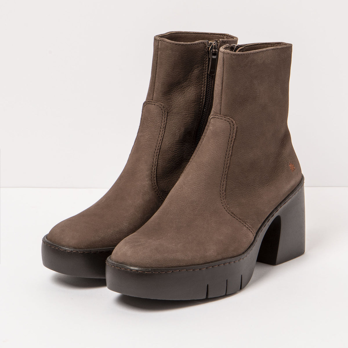 gid://shopify/Product/16171421073740_5