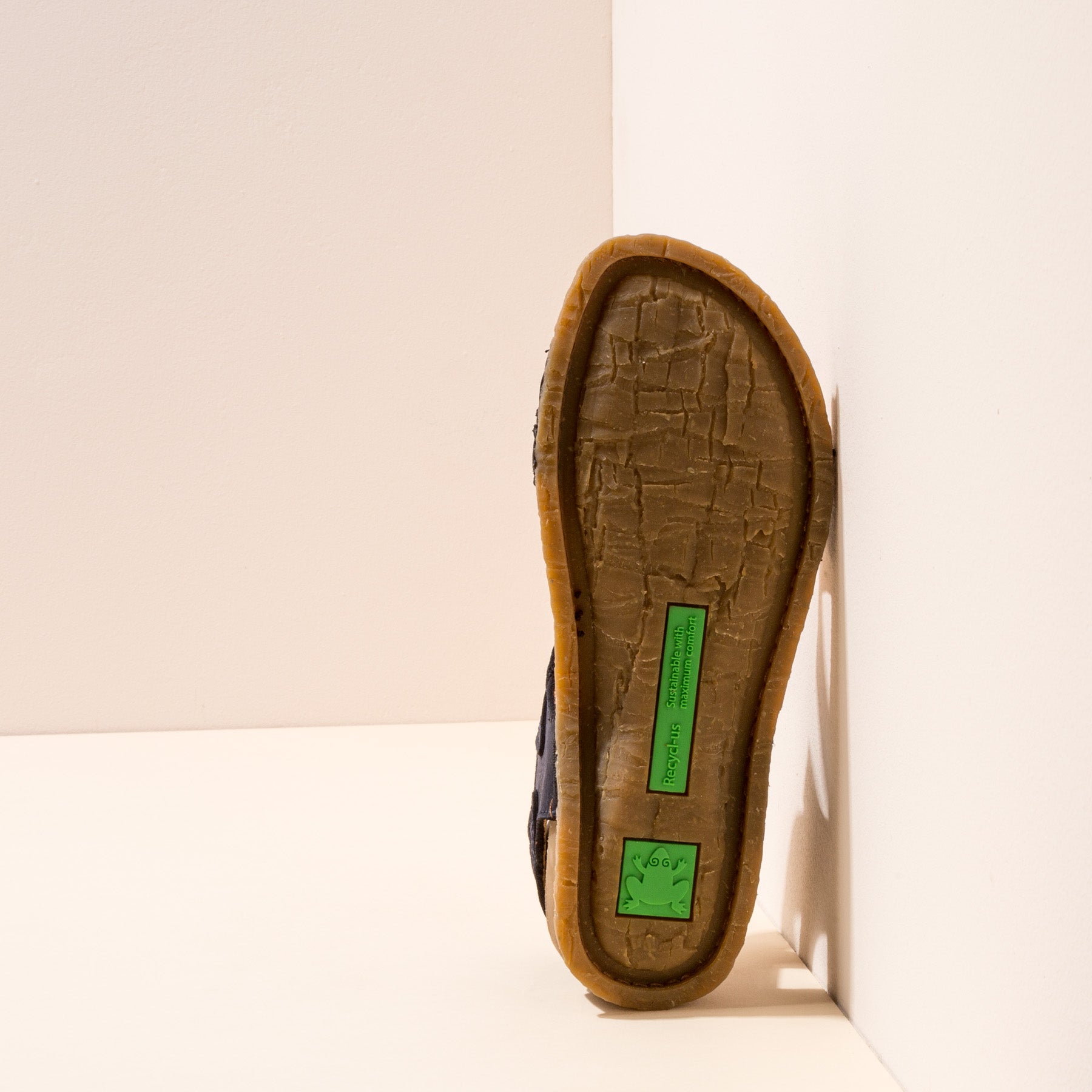 gid://shopify/Product/15791566979404_3