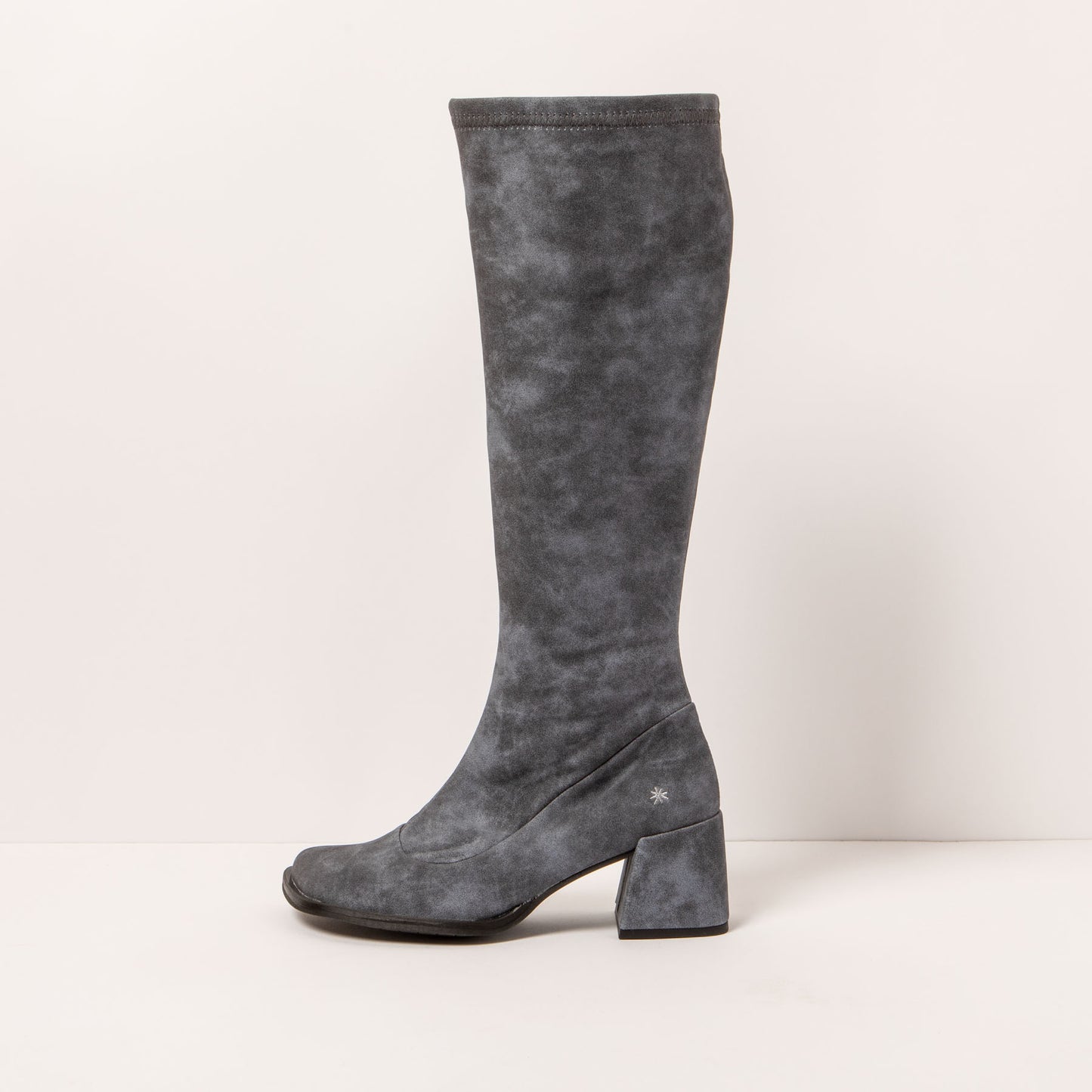 gid://shopify/Product/15694204305740_1