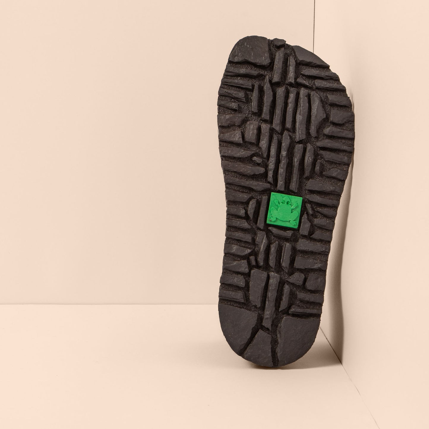 gid://shopify/Product/15700757807436_3