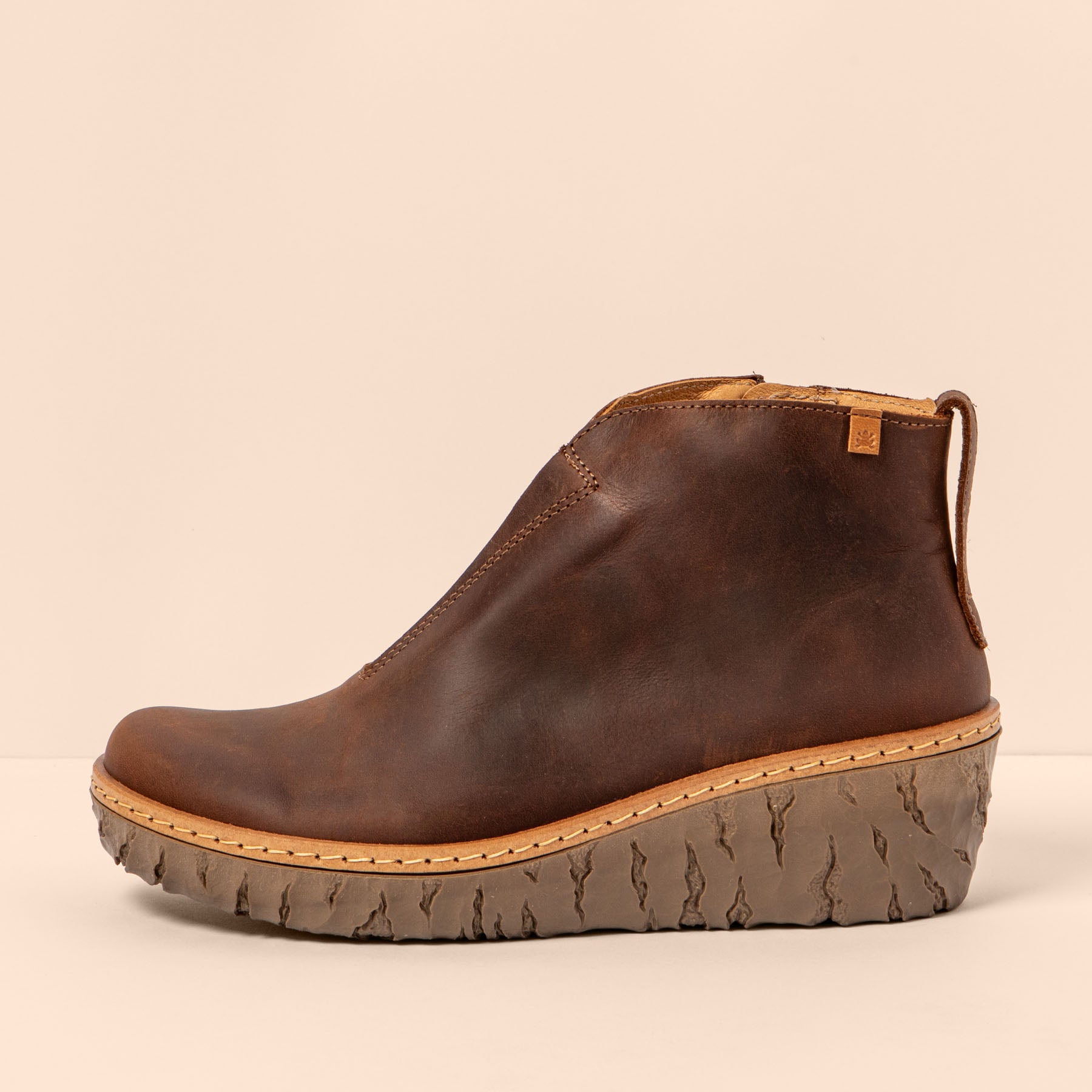 gid://shopify/Product/15700753678668_1