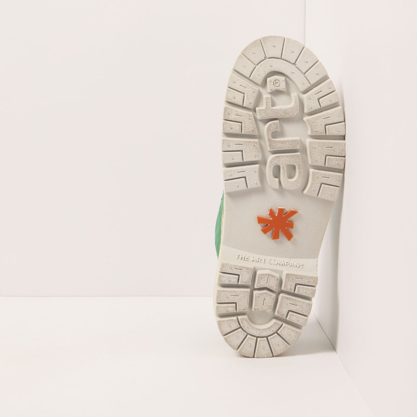 gid://shopify/Product/15693355286860_3