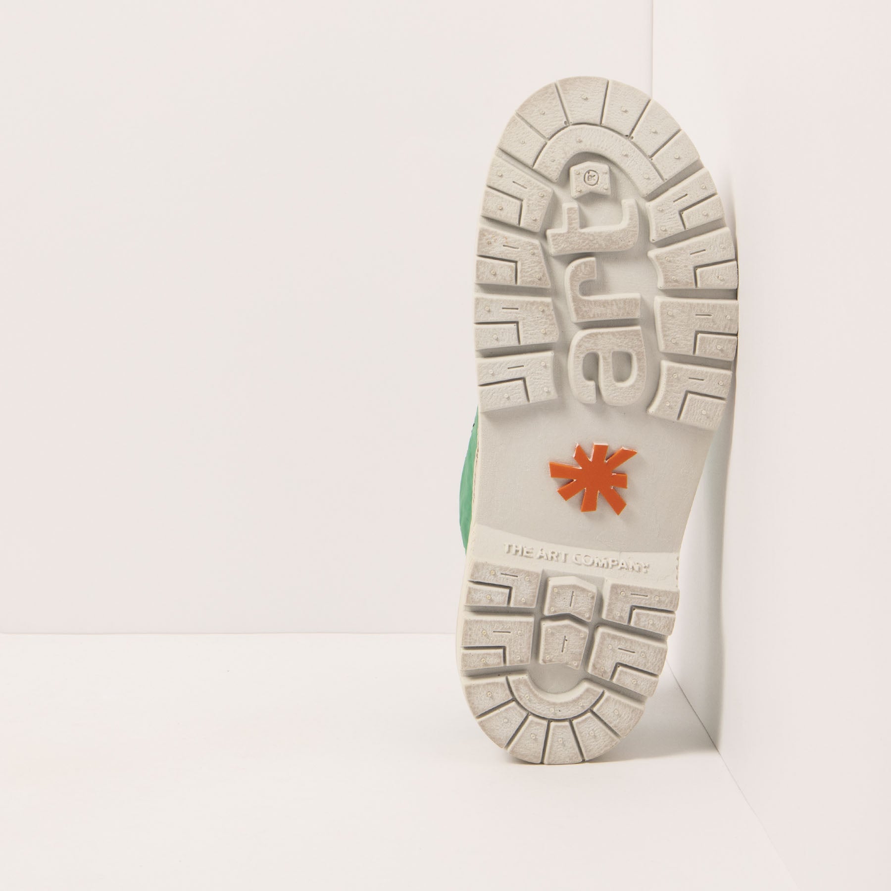 gid://shopify/Product/15693355286860_3