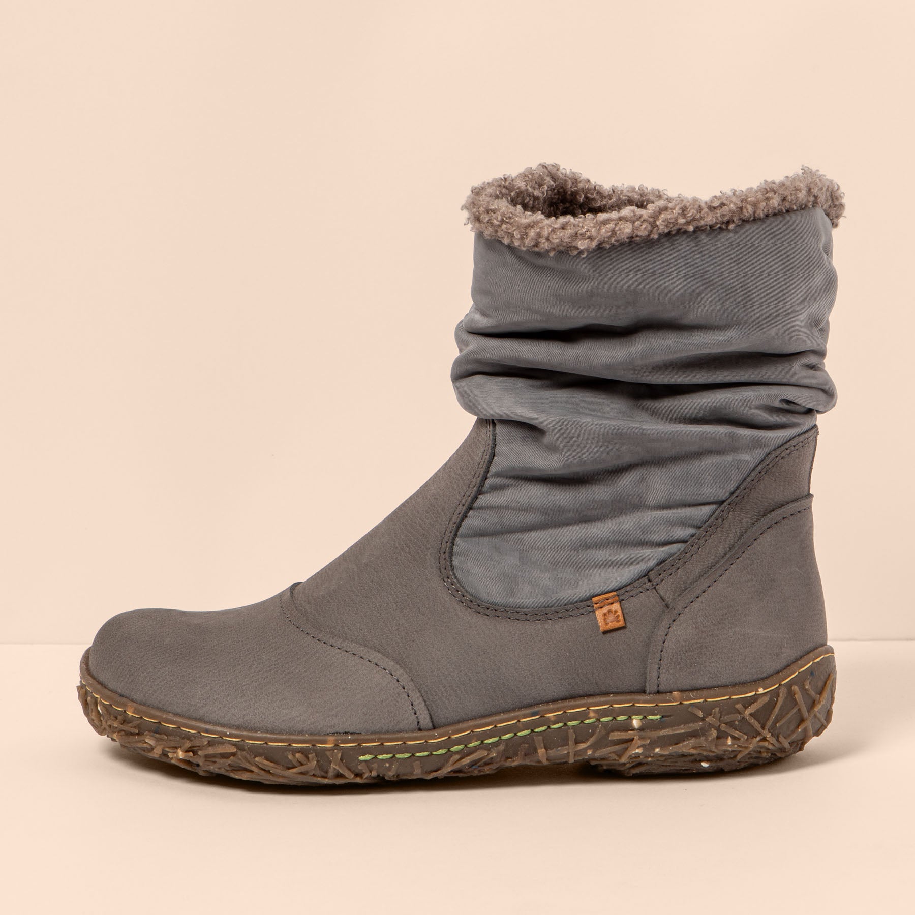 gid://shopify/Product/15700890616140_1