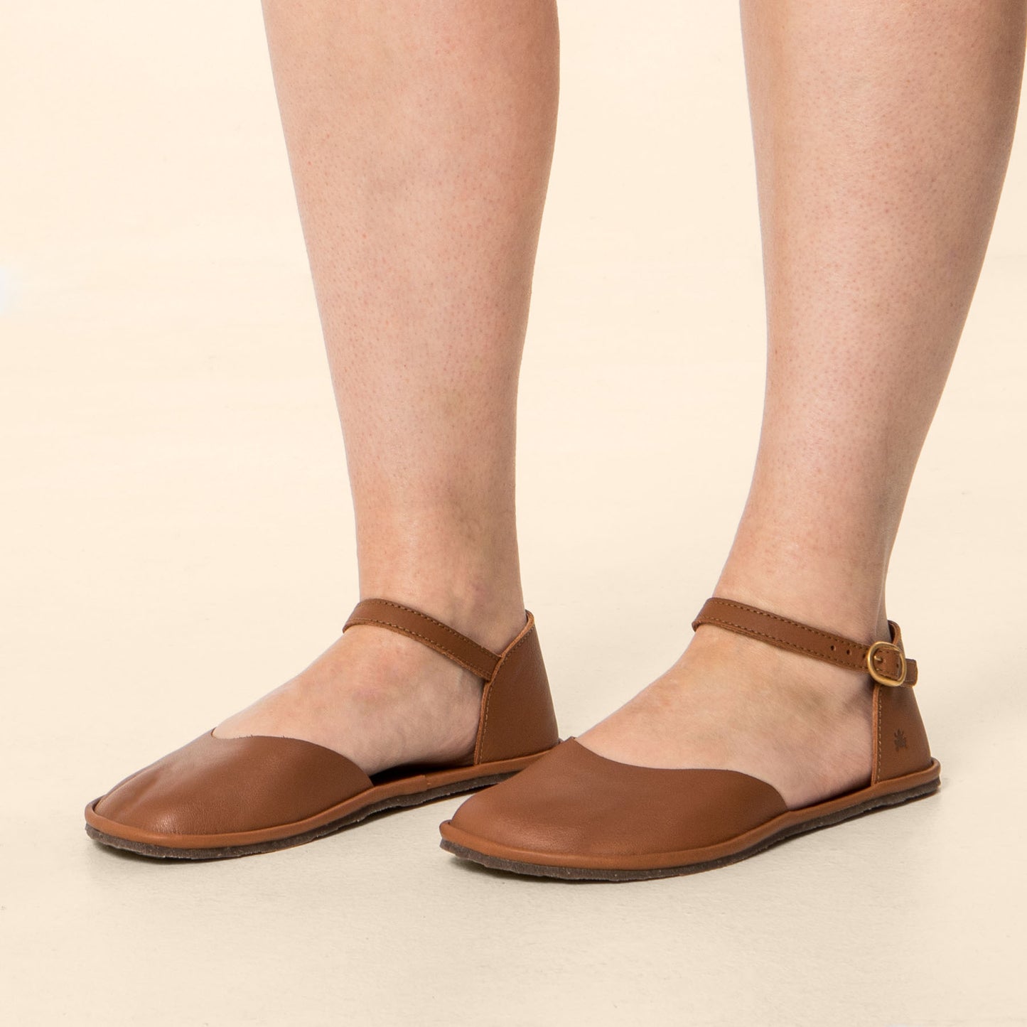 gid://shopify/Product/15700446511436_5