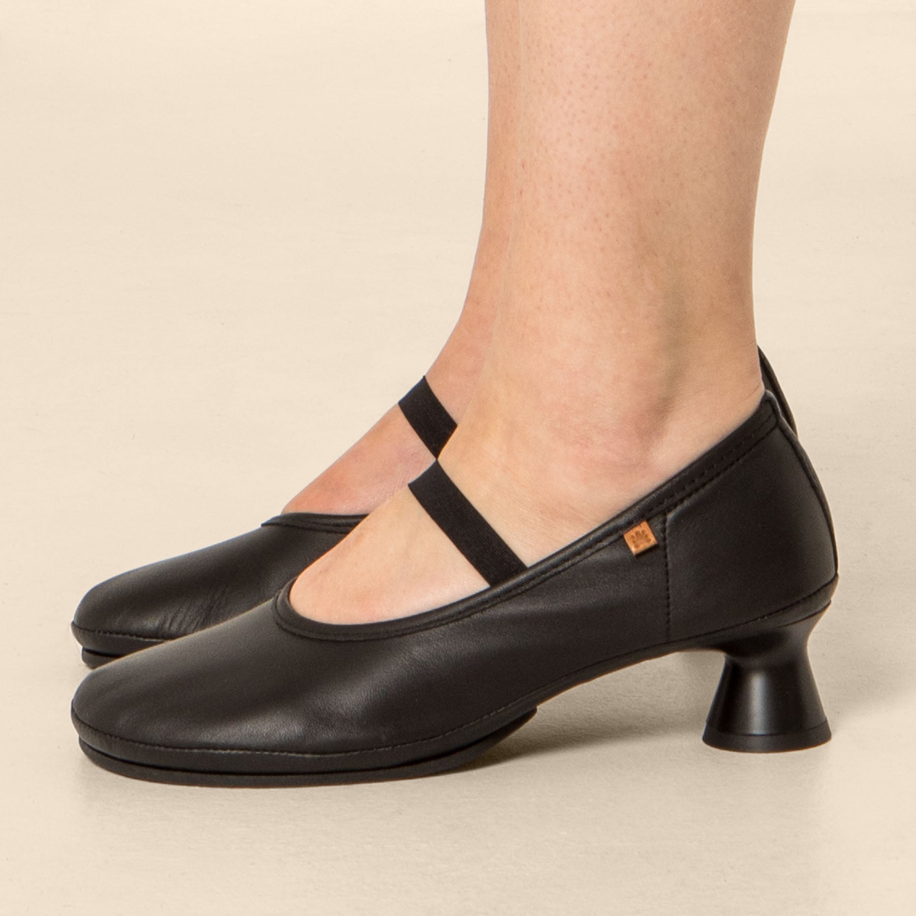 gid://shopify/Product/15700706001228_4