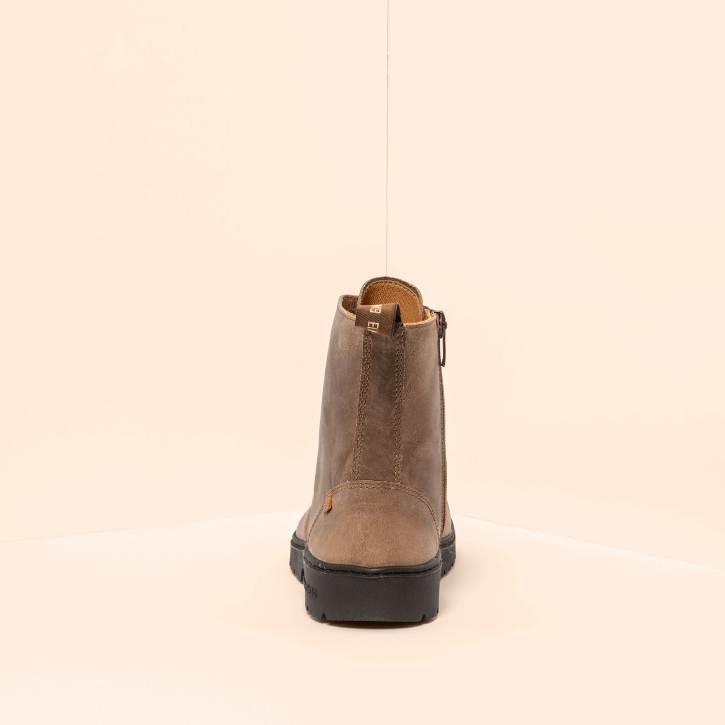gid://shopify/Product/15700755611980_5