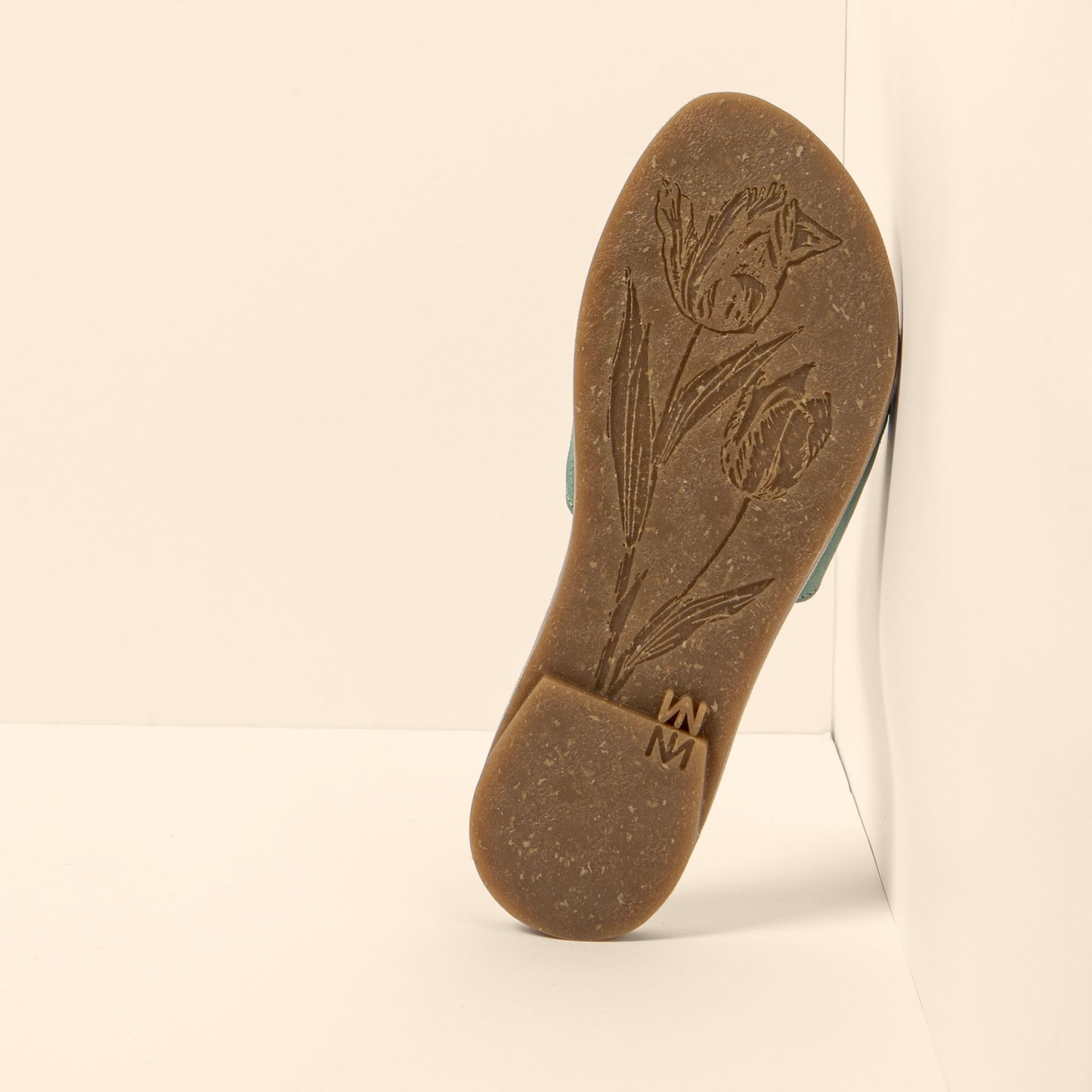 gid://shopify/Product/15700051493196_6