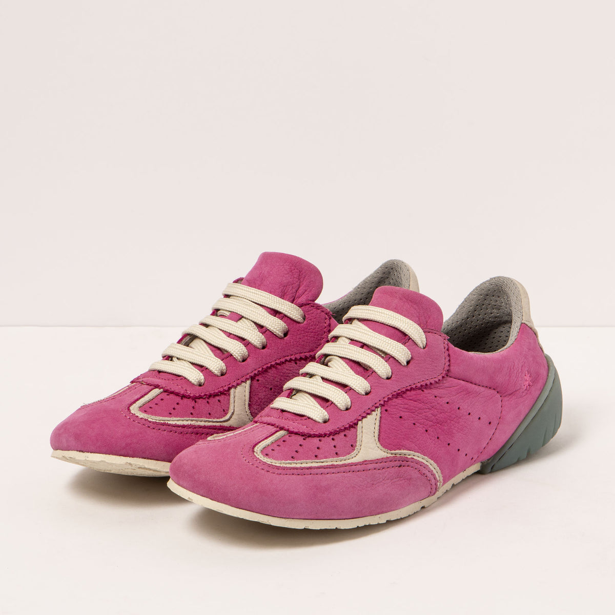 gid://shopify/Product/16172055855436_5
