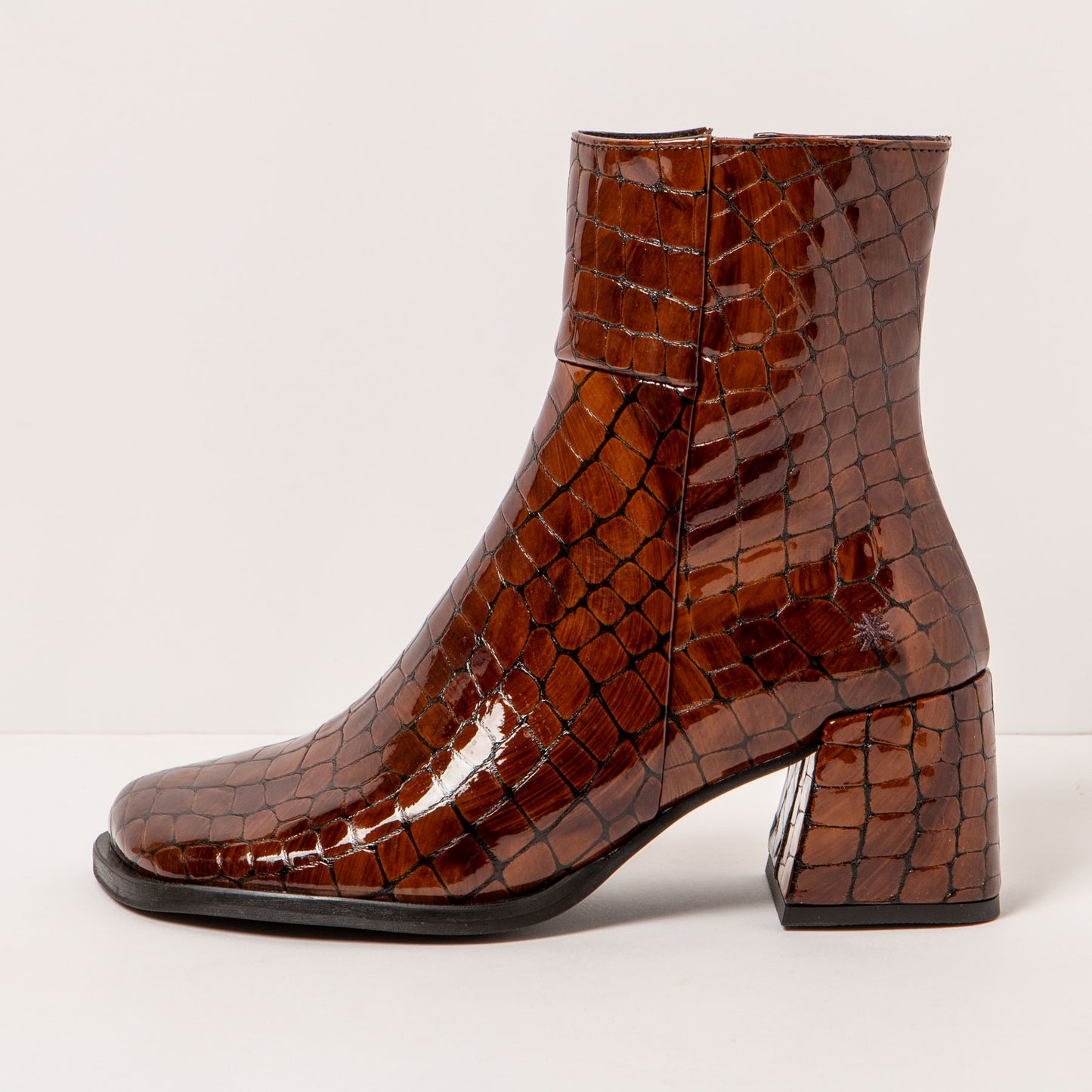 gid://shopify/Product/15694185496908_1