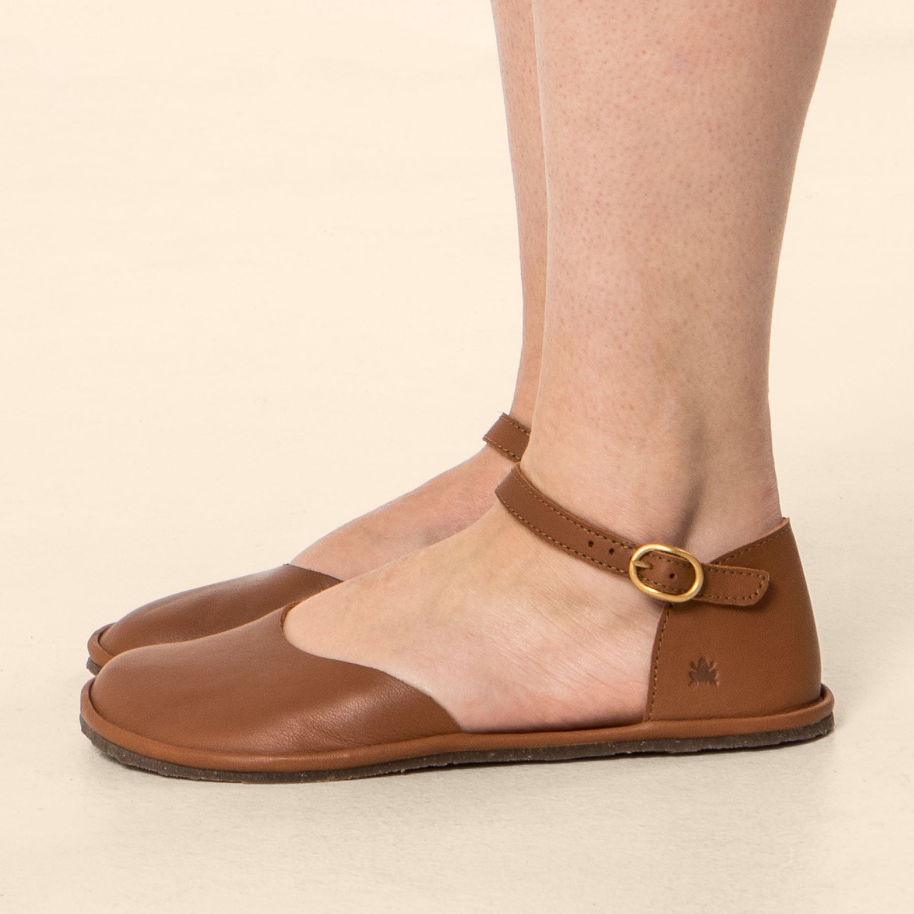 gid://shopify/Product/15700446511436_4