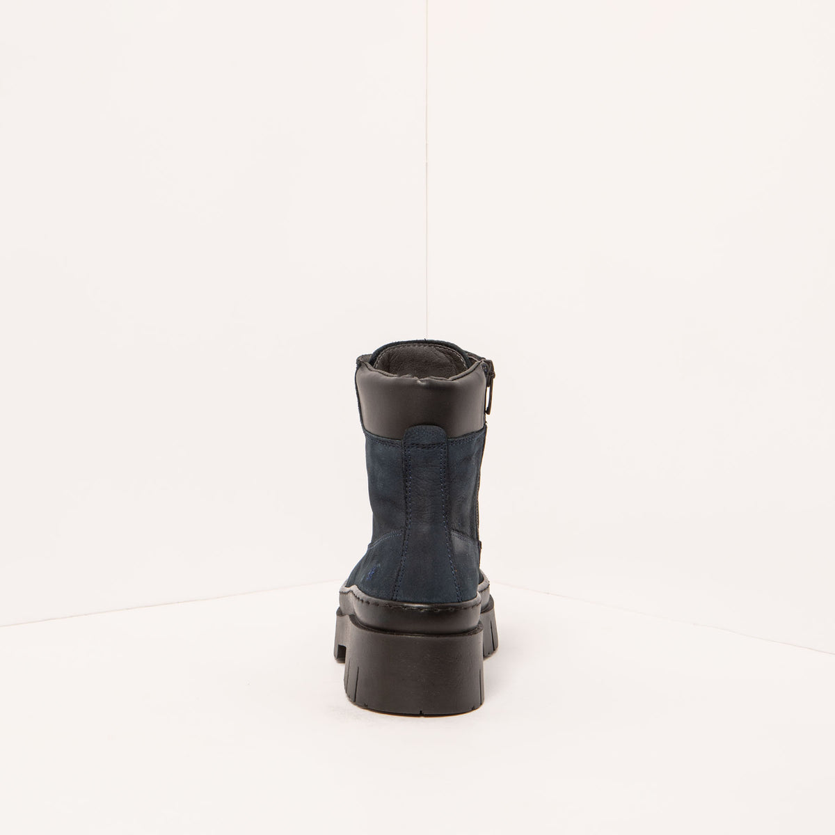 gid://shopify/Product/16172807160140_5