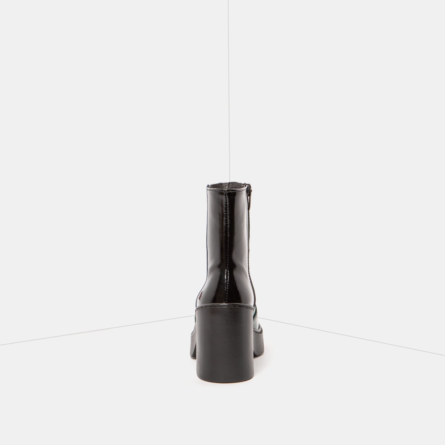gid://shopify/Product/15694359888204_5