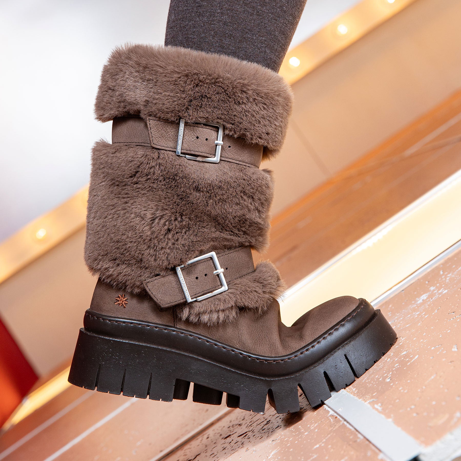 gid://shopify/Product/15694349828428_6