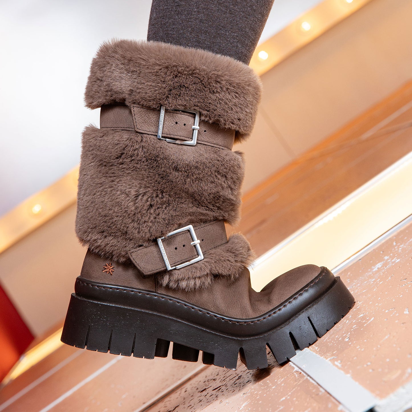 gid://shopify/Product/15694350188876_6