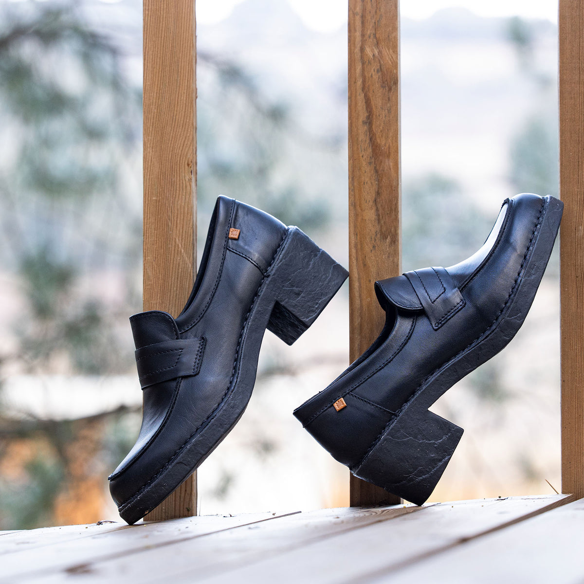 gid://shopify/Product/15700855456076_7