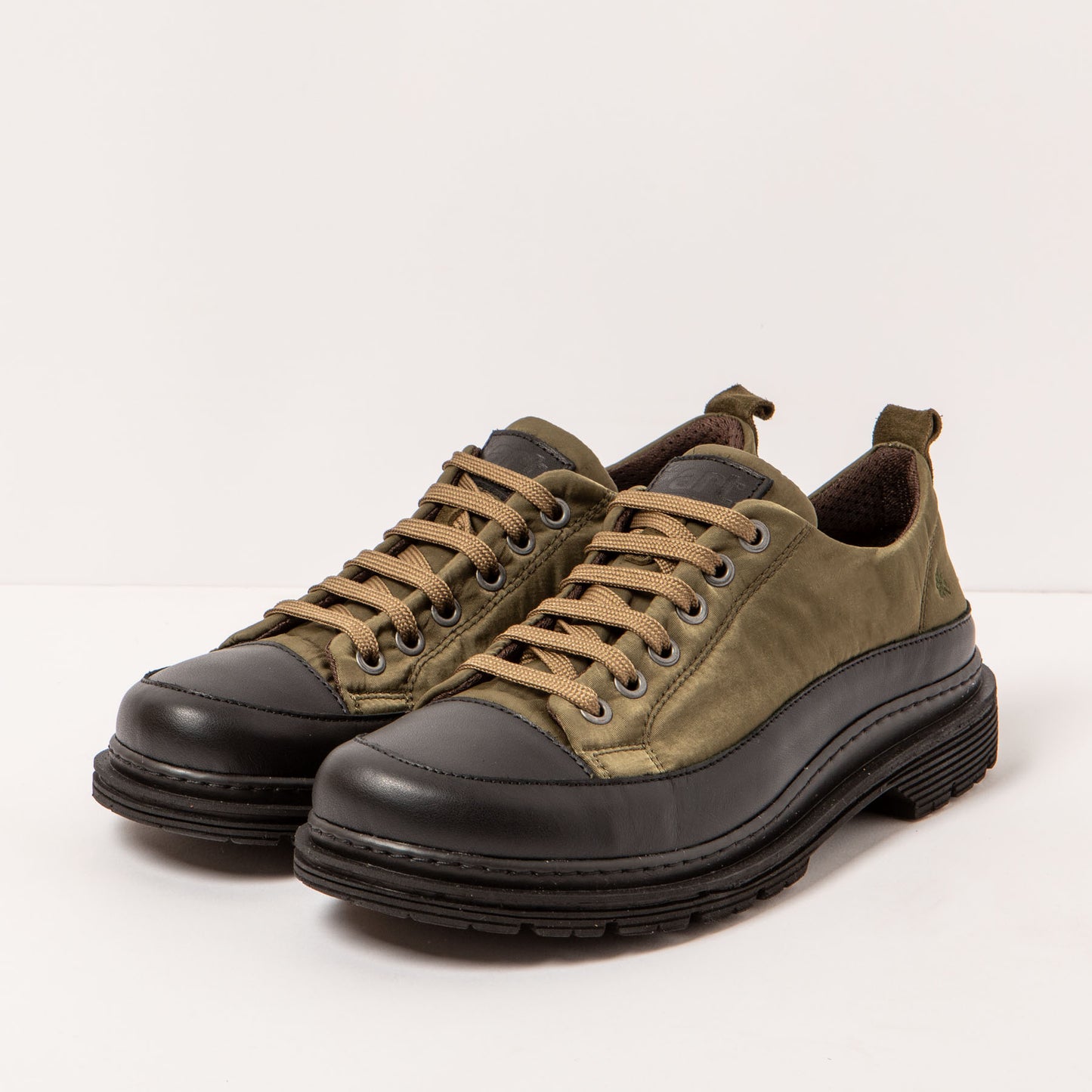 gid://shopify/Product/15694296940876_2