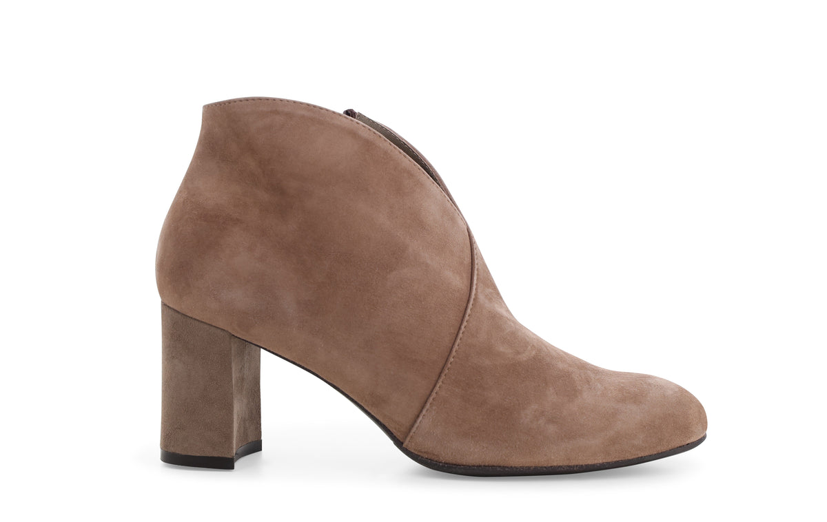 gid://shopify/Product/16118463332684_1