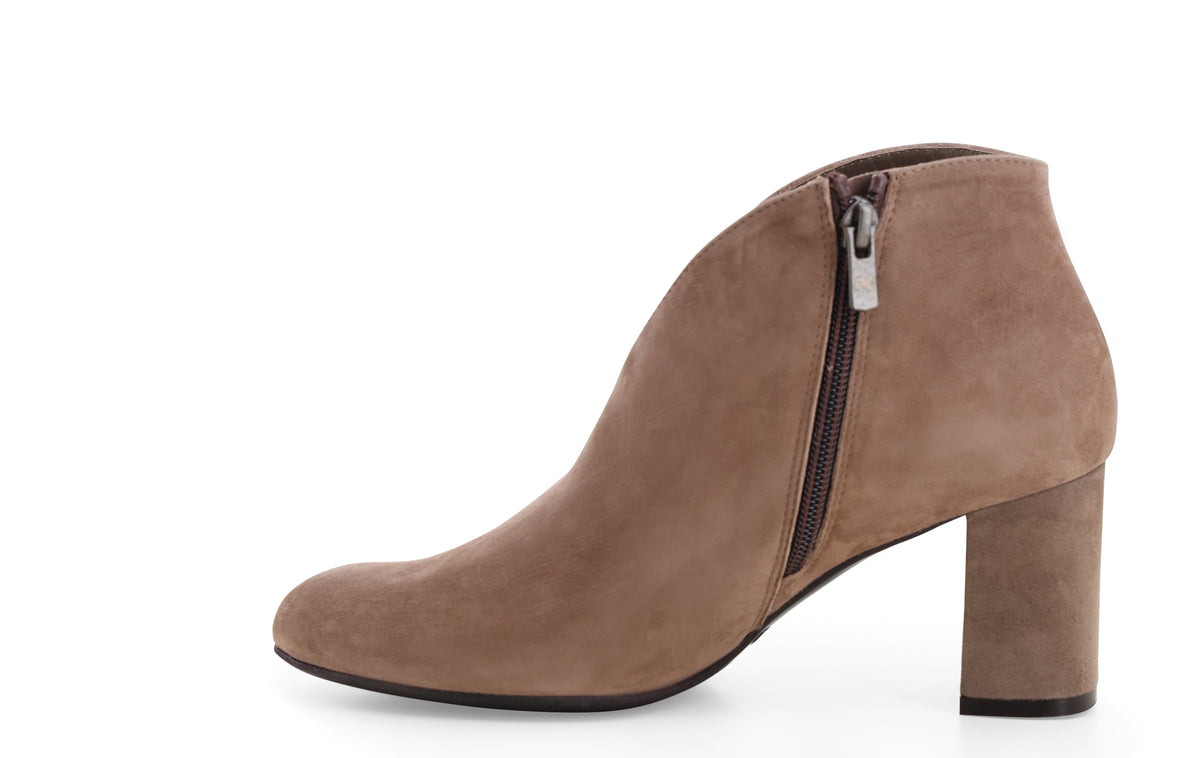 gid://shopify/Product/16118463332684_4